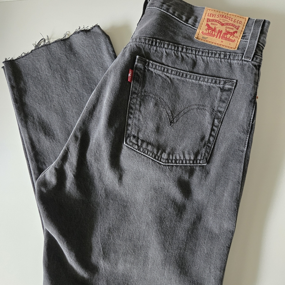 31/26 Levi's 501 Straight Black Button Fly Jeans